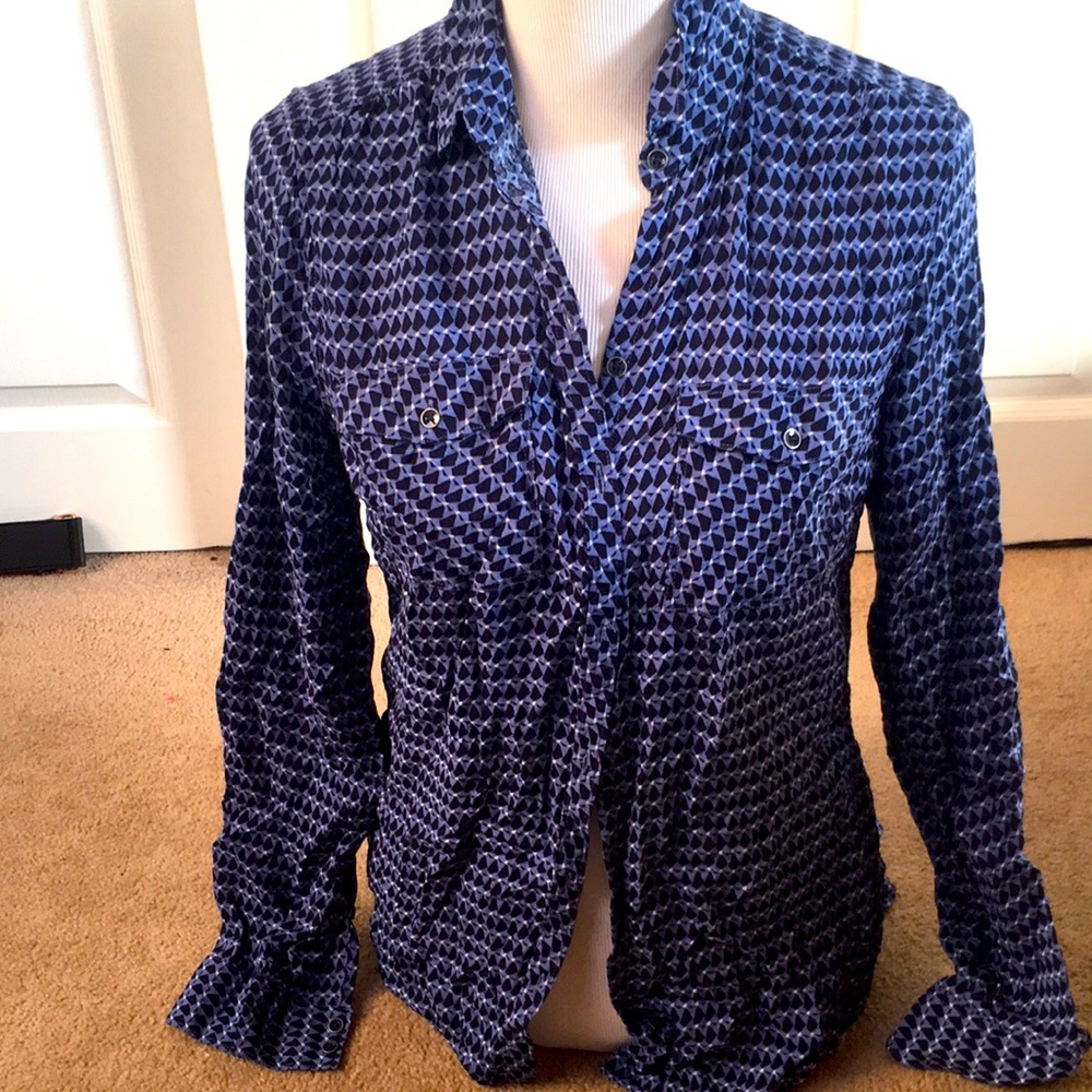 Great Eddie Bauer Blue Pattern Button Down Blouse